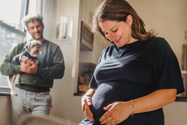 pregnant couple